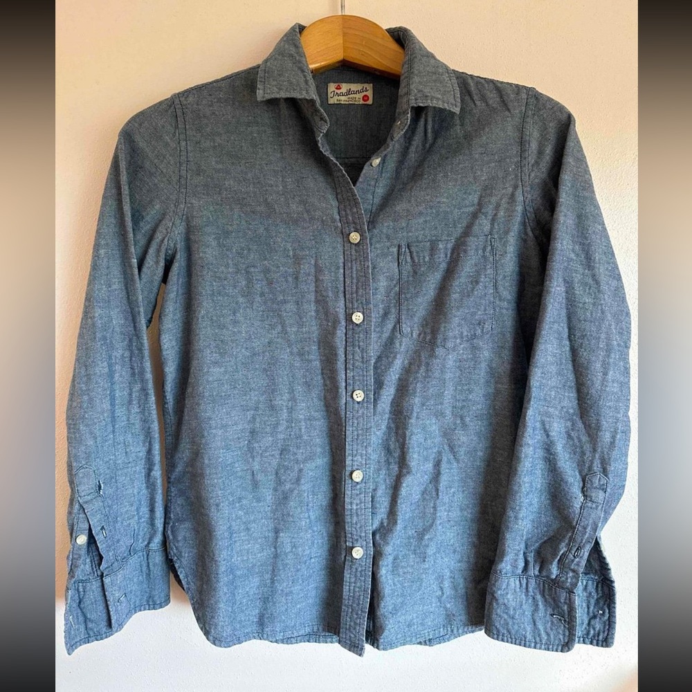 Tradlands chambray button-up. Lovely early vintage/2010- made in San Francisco!)